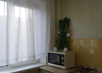 Сдается в аренду однокомнатная квартира, 30 м2, Магнитогорск, улица Бориса Ручьева, 16