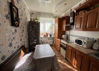 Продам 2-комнатную квартиру, 65 м2, Астрахань, Жилая улица, 3