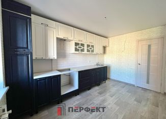 Продам трехкомнатную квартиру, 75 м2, Белебей, улица Революционеров, 42