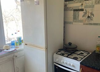 Сдаю в аренду 2-ком. квартиру, 45 м2, Самара, улица Красных Коммунаров, 18, метро Победа