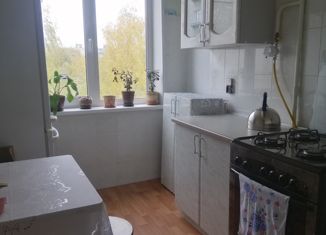 Продам 3-ком. квартиру, 60 м2, Нижний Новгород, улица Буревестника, 17, метро Буревестник