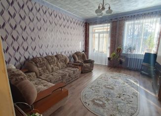 Продается 4-ком. квартира, 98 м2, Старая Русса, микрорайон Городок, 4
