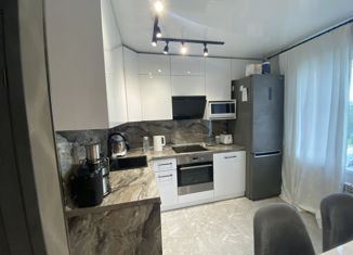 Продаю 3-ком. квартиру, 58 м2, село Хороль, улица Городок-5, 17