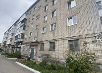 Продается 4-комнатная квартира, 60.8 м2, Соликамск, улица 20-летия Победы, 200