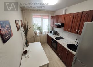 Продается 2-комнатная квартира, 43 м2, Новосибирск, улица Менделеева, 4, улица Менделеева