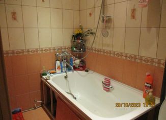 Продаю 2-ком. квартиру, 46.5 м2, Сланцы, улица Гагарина, 52