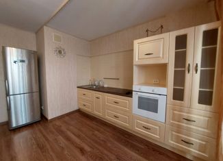 Продаю однокомнатную квартиру, 60 м2, Челябинск, улица Молодогвардейцев, 76, жилой район Академ Риверсайд