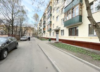 Продам 2-комнатную квартиру, 42.8 м2, Москва, улица Михайлова, 14, метро Стахановская