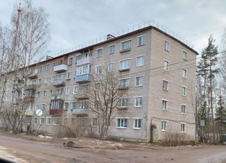 Продаю 2-комнатную квартиру, 40.7 м2, Боровичи, Парковая улица, 35