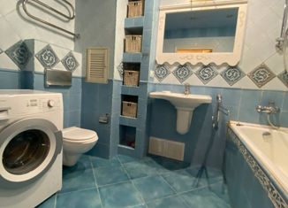 Продается 2-ком. квартира, 58 м2, Москва, улица Маршала Тухачевского, 33, метро Народное Ополчение