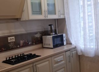 Сдаю однокомнатную квартиру, 35 м2, Сочи, улица Революции, 16А, микрорайон Черемушки