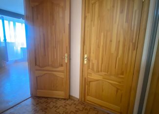 Сдается в аренду трехкомнатная квартира, 70 м2, Белореченск, Интернациональная улица, 160