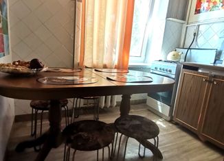 Продается четырехкомнатная квартира, 61.5 м2, Батайск, улица Ушинского, 14