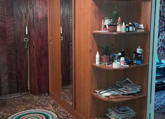 Трехкомнатная квартира на продажу, 65.9 м2, рабочий посёлок Локоть, улица Строителей, 18