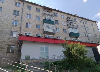 Продается 3-комнатная квартира, 58 м2, Красноуфимск, улица Ухтомского, 18