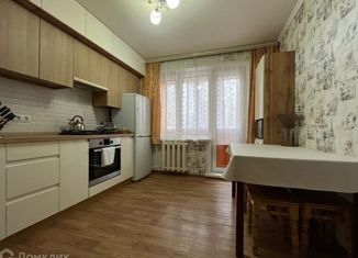 Продажа трехкомнатной квартиры, 72 м2, поселок городского типа Кугеси, Советская улица, 84