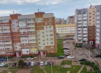 Продаю 1-ком. квартиру, 38 м2, село Мариинский, Лазурная улица, 11