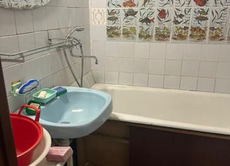 Сдается в аренду 1-ком. квартира, 39 м2, Москва, улица Плющева, 17к2, улица Плющева