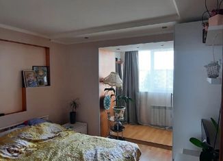Четырехкомнатная квартира на продажу, 76.5 м2, Белозерск, улица 50 лет ВЛКСМ, 94