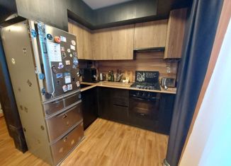 Продаю 2-ком. квартиру, 54 м2, Кумертау, улица Мажита Гафури, 25А