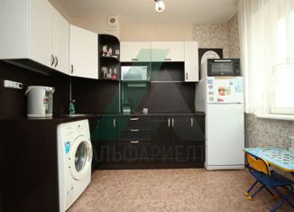 Продается 1-ком. квартира, 33 м2, Омск, улица 12 Декабря, 1к1, ЖК Регата