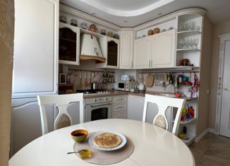 Продажа 3-ком. квартиры, 79 м2, Йошкар-Ола, улица Чернякова, 9