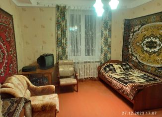 Продаю двухкомнатную квартиру, 65 м2, Сланцы, улица Максима Горького, 5