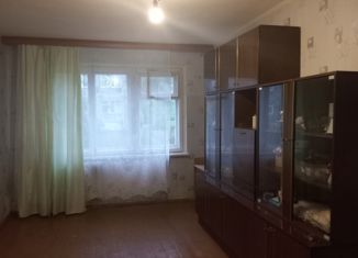 Продаю 2-ком. квартиру, 43 м2, Кировск, улица Советской Конституции, 6