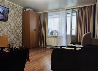 2-комнатная квартира на продажу, 49.5 м2, поселок городского типа Пятницкое, улица Петрачкова, 43