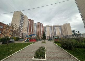 Продаю 1-ком. квартиру, 36 м2, Красноярск, улица Дмитрия Мартынова, 22