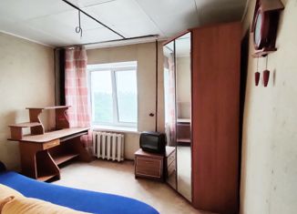 Продам 3-комнатную квартиру, 43 м2, Большой Камень, улица Карла Маркса, 30