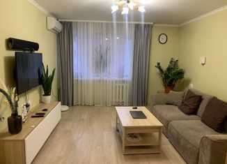 Продается 3-ком. квартира, 59 м2, Ижевск, Карлутский район, Совхозная улица, 3