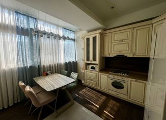 Продается 4-комнатная квартира, 117 м2, Краснодарский край, Донская улица, 15к1