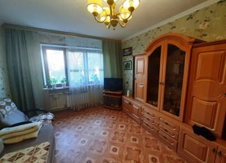 Продаю 3-ком. квартиру, 63 м2, Таганрог, Азовская улица, 3