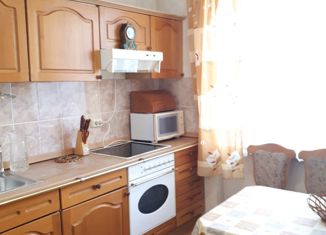 Сдам четырехкомнатную квартиру, 102 м2, Тюмень, Первомайская улица, 25