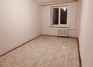 Продаю четырехкомнатную квартиру, 76 м2, Азнакаево, улица Манакова, 2