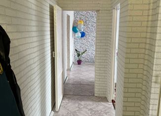 Трехкомнатная квартира на продажу, 59.5 м2, село Петропавловское, улица Ленина, 50