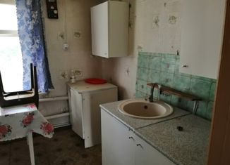 Продается 3-комнатная квартира, 50.5 м2, посёлок городского типа Кесова Гора, Октябрьская улица, 1