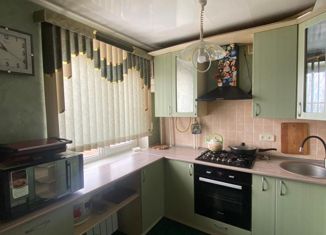 Продаю 4-комнатную квартиру, 61.1 м2, Зверево, улица Обухова, 43