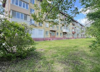 Продается трехкомнатная квартира, 51.4 м2, Артём, улица Ленина, 5