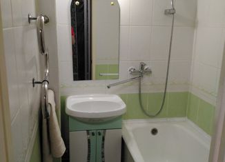 Продам 4-ком. квартиру, 68 м2, Ижевск, Устиновский район, улица 40 лет Победы, 62