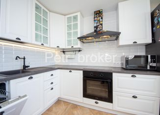 Продается 2-ком. квартира, 52.2 м2, городской посёлок имени Свердлова, Западный проезд, 15к2