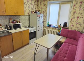 Продаю 1-комнатную квартиру, 32 м2, Челябинск, улица Островского, 60