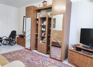 Продаю 3-ком. квартиру, 70 м2, поселок городского типа Черноморский, Комсомольская улица, 2лит1