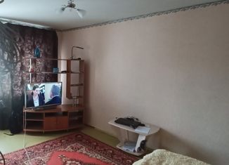 Продается 1-комнатная квартира, 33 м2, Остров, улица Меркурьева, 2