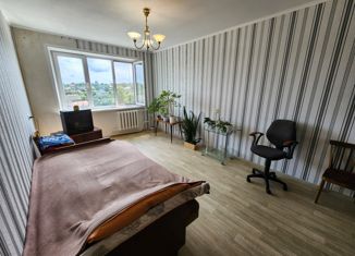 Продам трехкомнатную квартиру, 70 м2, Великие Луки, улица Радищева, 8