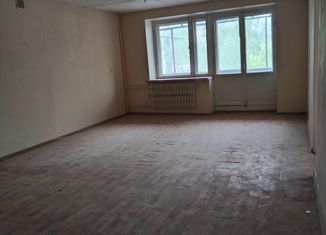 Продается 4-комнатная квартира, 103 м2, Соликамск, Северная улица, 15