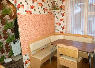 Продаю четырехкомнатную квартиру, 60 м2, посёлок Ува, улица Павлова, 8
