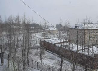 Продается двухкомнатная квартира, 44 м2, поселок городского типа Полазна, улица 50 лет Октября, 5