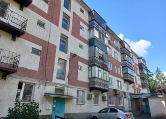 Продам однокомнатную квартиру, 48 м2, Курчатов, Молодёжная улица, 4